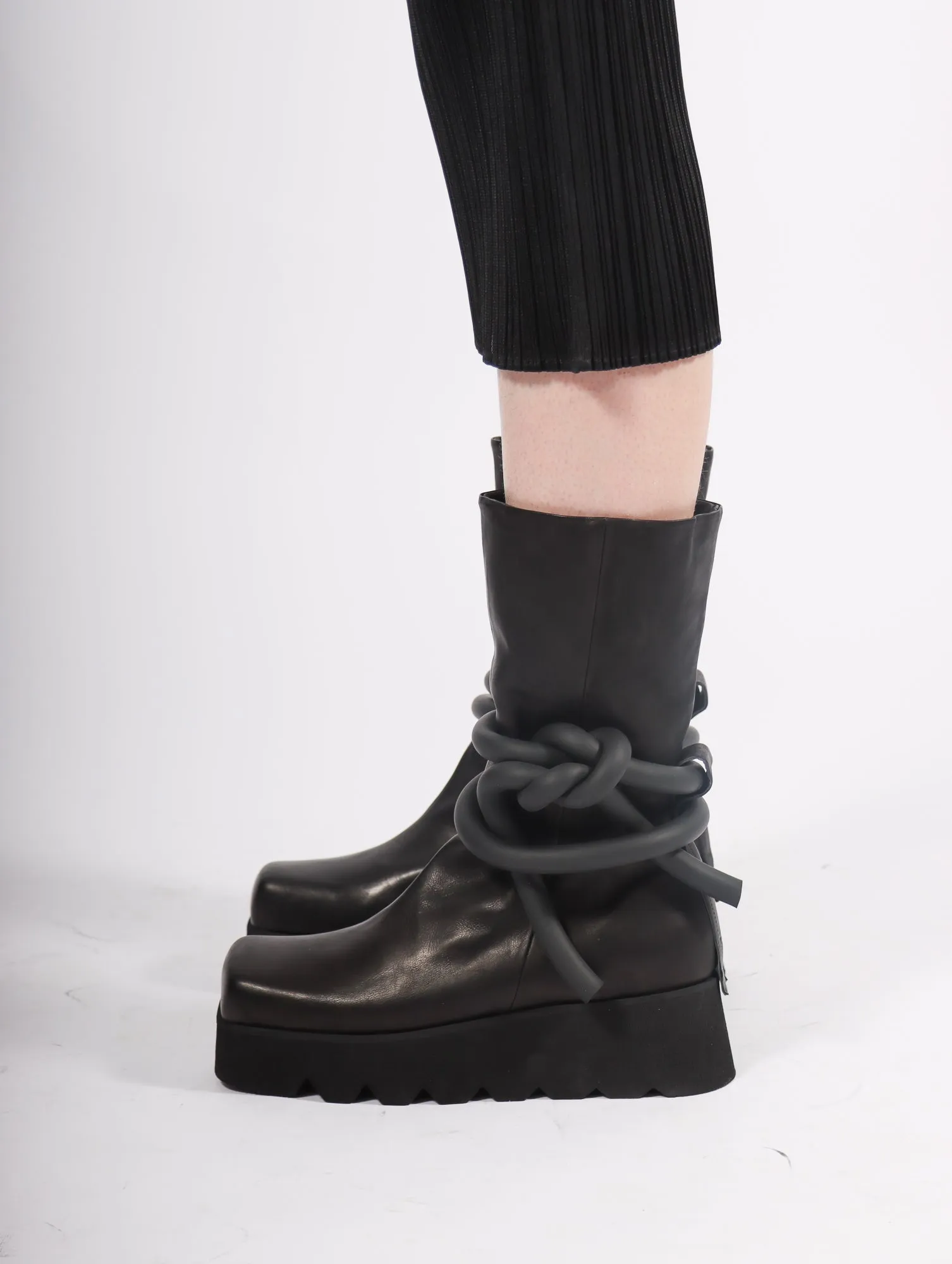 2 The Max Boots in Black by Puro