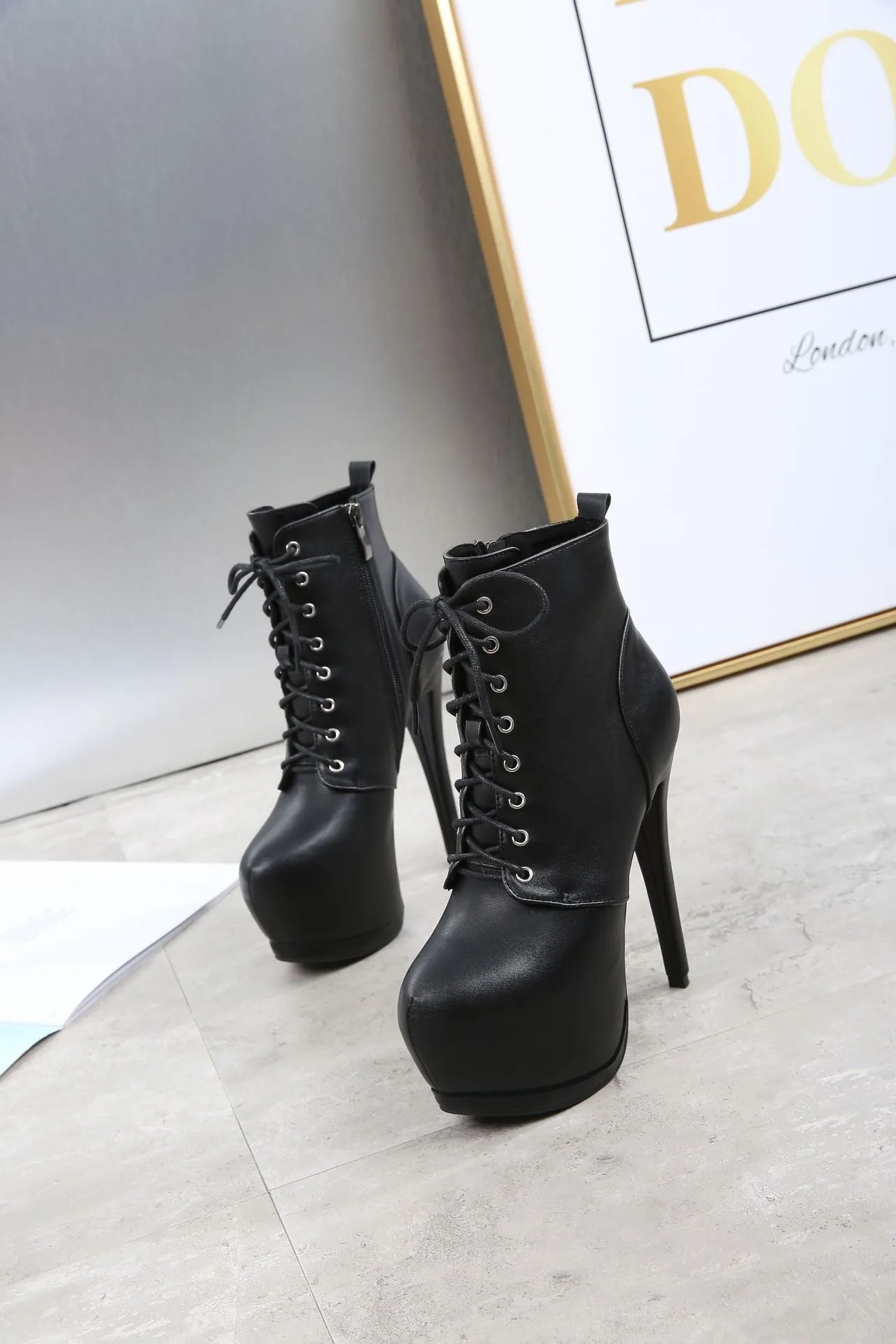 Autumn and Winter New Stylish Super High Heel Side Zipper Shoelaces Platform Booties Women's Boots Women's Shoes 2331-1