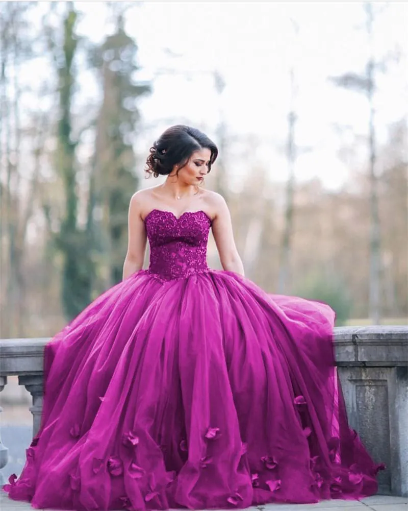 Chic Lace Beading Sweetheart Tulle Ball Gowns Quinceanera Dresses