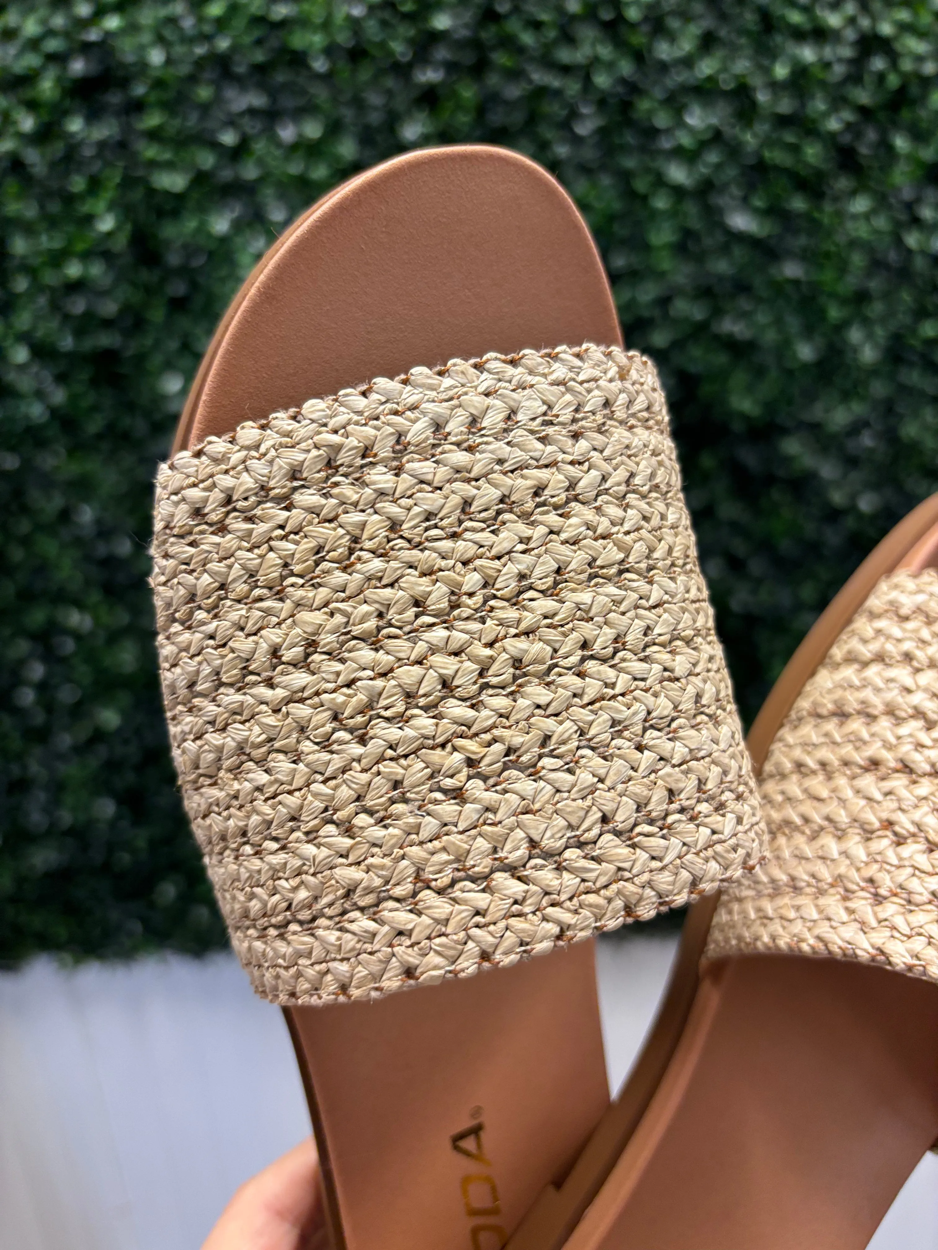 Fate Sandal - Natural Raffia