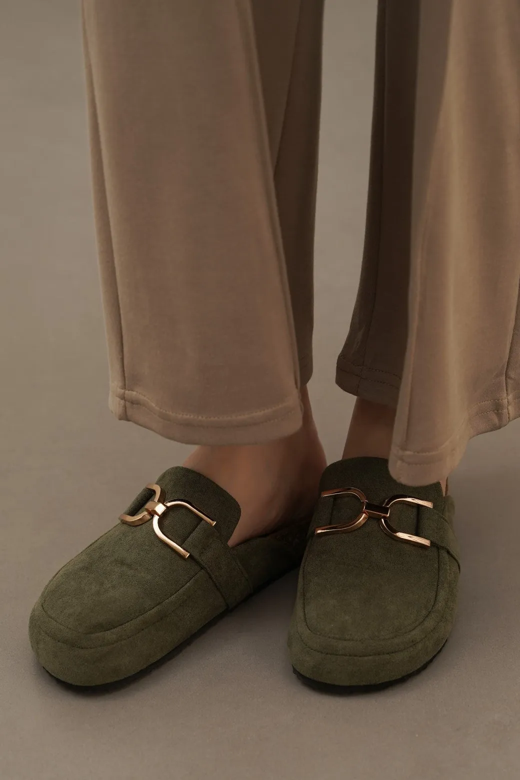 FAUX SUEDE CLOGS