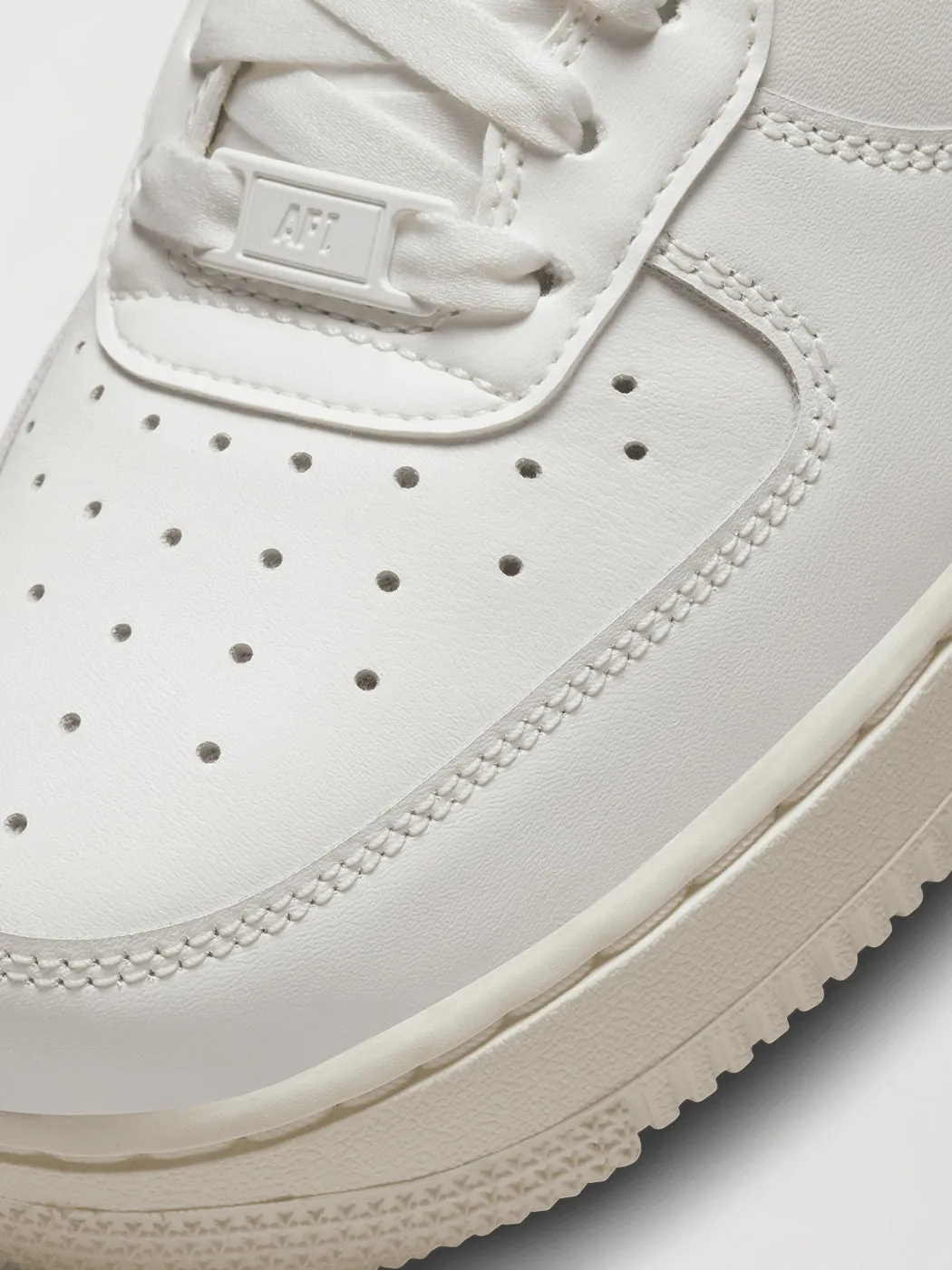 Nike Air Force 1 '07 - SUMMIT WHITE/METALLIC SILVER-SAIL-WHITE