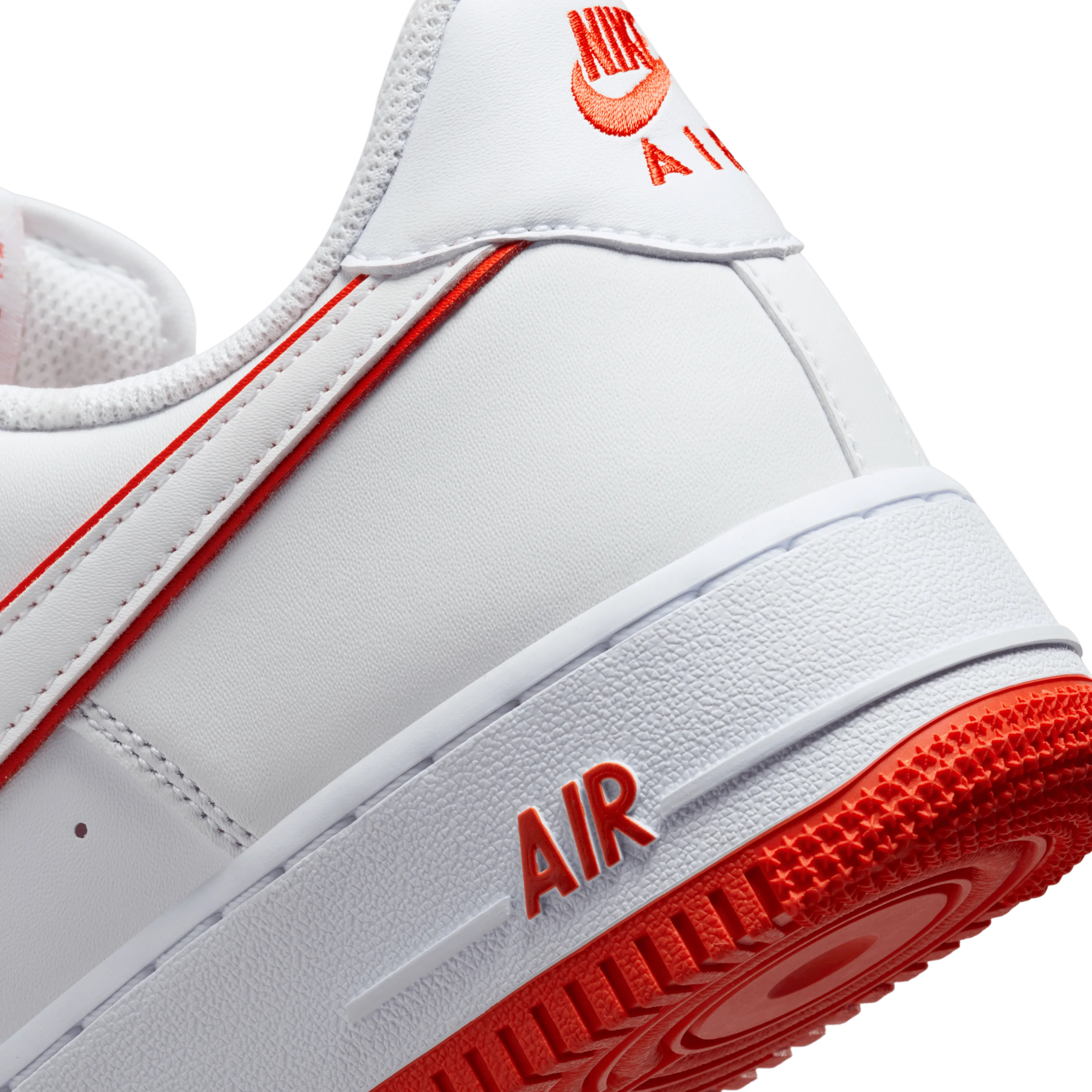 Nike - Men - Air Force 1 '07 - White/Pucante Red