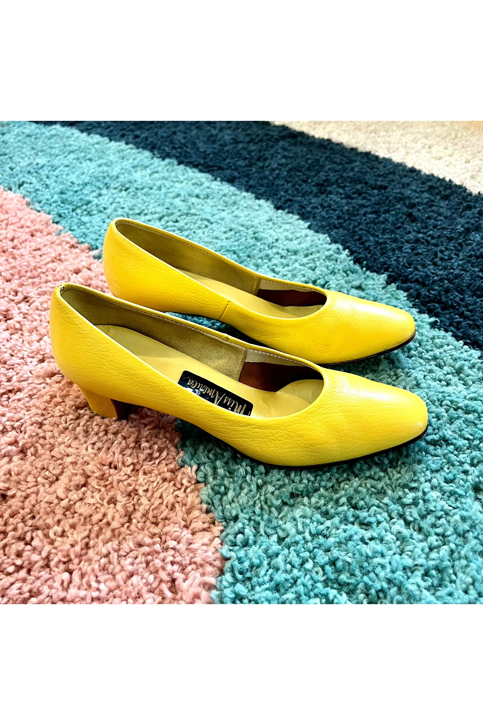 Vintage 60’s Yellow Pumps