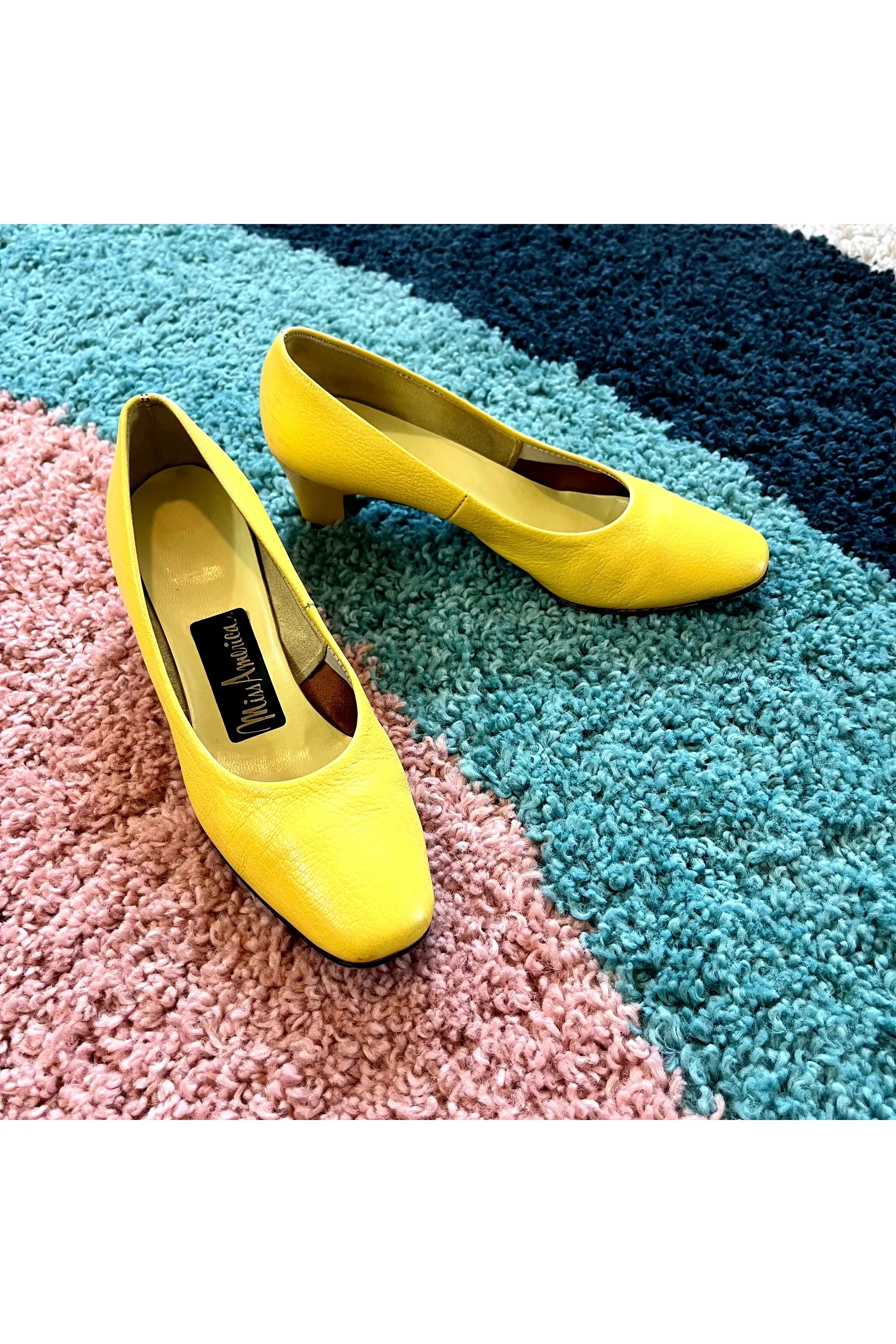 Vintage 60’s Yellow Pumps